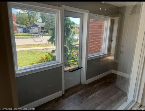 1147 Harrison St, Garden City, MI, 48135-3030 | Card Image