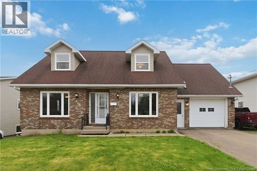 570 Mclaughlin Dr, Moncton, NB, E1A4R6 | Card Image