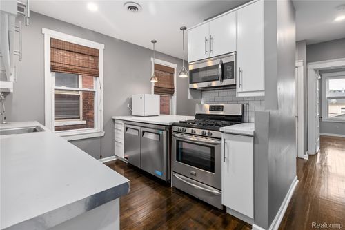 2-310 Hendrie St, Detroit, MI, 48202-3712 | Card Image