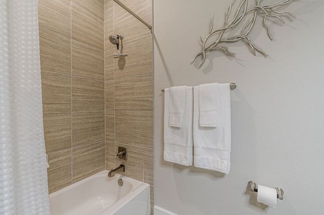 Bathroom with shower / tub combo with curtain | Image 23
