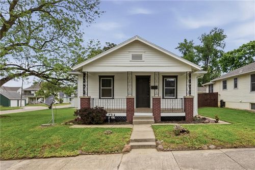 2407 Seneca St, Saint Joseph, MO, 64507-1556 | Card Image