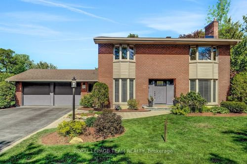 33 Okanagan Dr, Nepean, ON, K2H7E9 | Card Image
