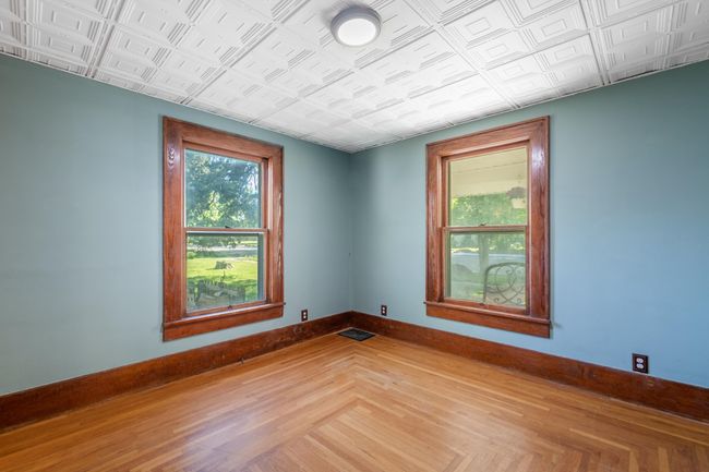 Unfurnished room with baseboards and an ornate ceiling | Image 15