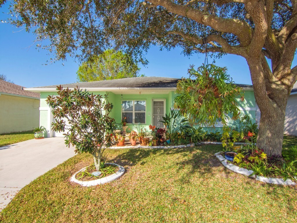 Tulipan , Fort Pierce, FL 34951