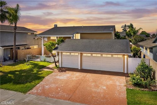 8712 Bellmead Dr, Huntington Beach, CA, 92646-3908 | Card Image