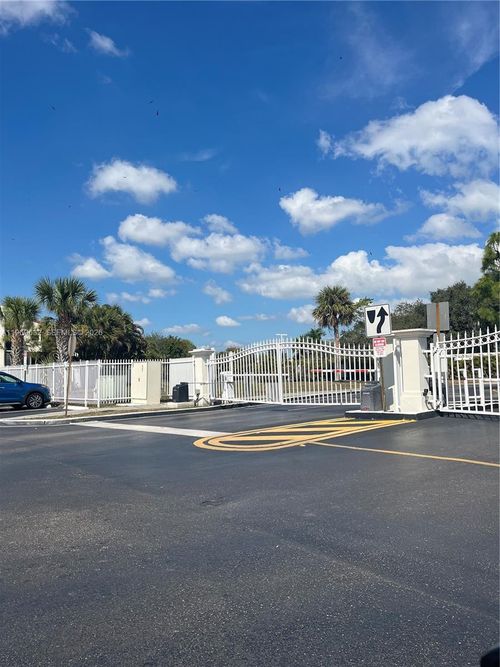 89-6548 Racquet Club Dr, Lauderhill, FL, 33319-1830 | Card Image