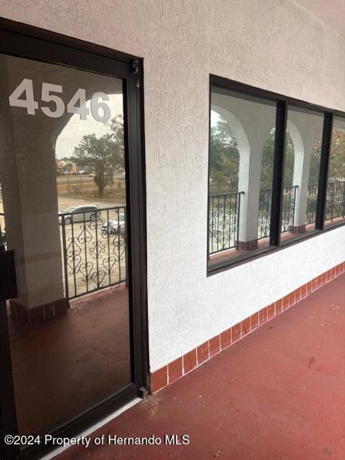 4546 Commercial Way, SPRING HILL, FL, 34606-1957 | Card Image
