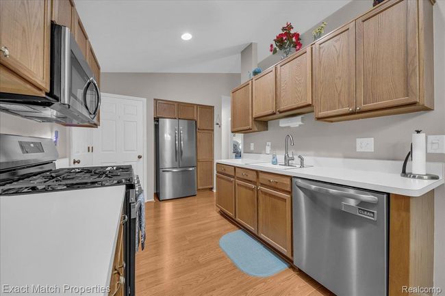 Spacious kitchen with new stainless steel appliances | Image 18
