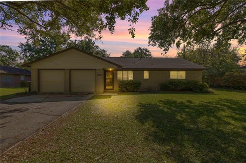 1203 S Kansas Ave, Anahuac, TX, 77514 | Card Image