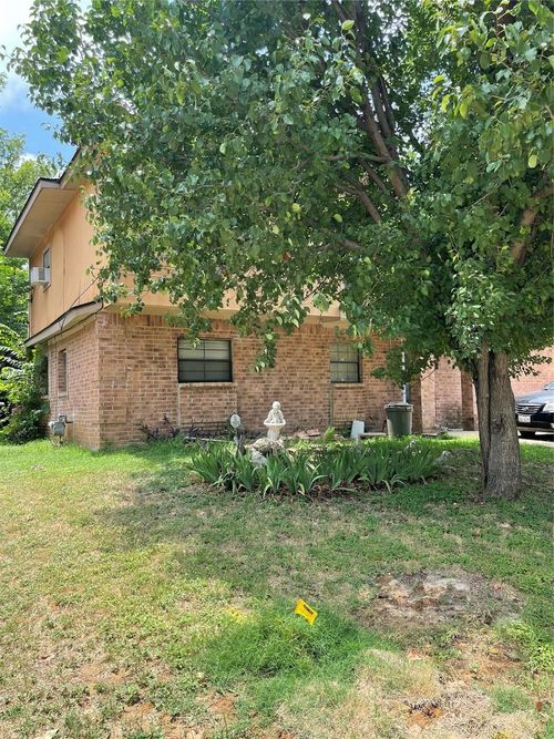 4628 Burton Ave, Fort Worth, TX, 76105-4318 | Card Image