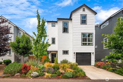 9700 Lindsay Pl S, Seattle, WA, 98118-5747 | Card Image