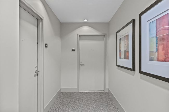 Private end unit on the 26th floor! | Image 6