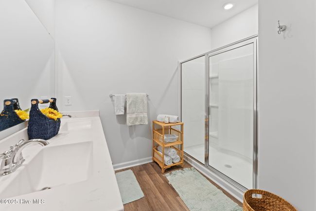 primary en suite | Image 17