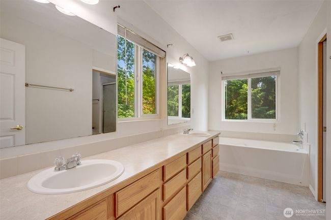 En-Suite Bathroom Primary Bedroom | Image 28