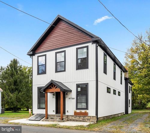 7269 Queen St, Kearneysville, WV, 25430-3580 | Card Image