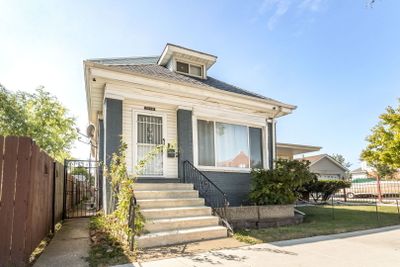 FRONT EXTERIOR OF HOUSE | Image 1