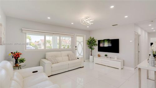 6450 Sw 39th Ter, Miami, FL, 33155-4820 | Card Image