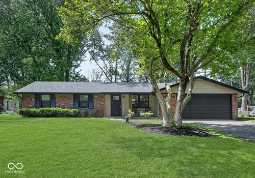 646 Karen Dr, Zionsville, IN, 46077-9594 | Card Image