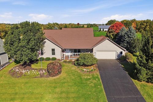 1556 Fox Run Dr, Twin Lakes, WI, 53181-9268 | Card Image