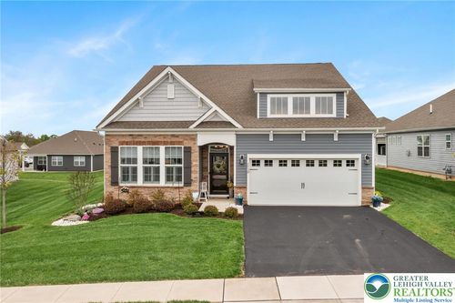 7928 Schaefer Crst, Breinigsville, PA, 18031-8710 | Card Image