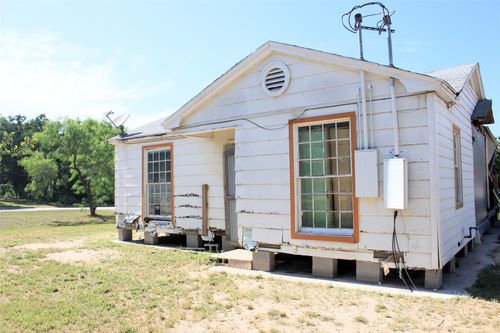 501 E Church St, San Saba, TX, 76877-6009 | Card Image