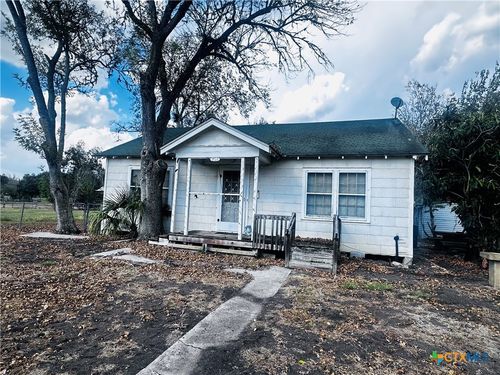 701 W May St, Yoakum, TX, 77995-2647 | Card Image