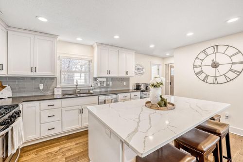 1566 Highway 96 E, White Bear Tp, MN, 55110-3656 | Card Image