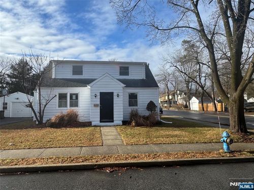 11 Van Dam Ave, Bloomingdale, NJ, 07403-1714 | Card Image