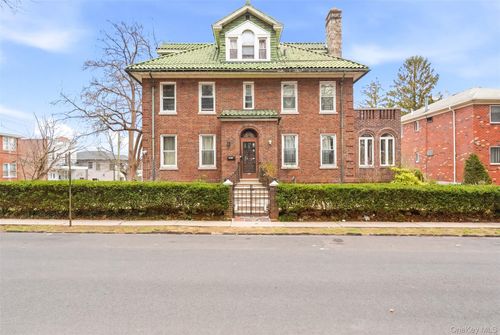 128 Parkway, Yonkers, NY, 10704-3915 | Card Image