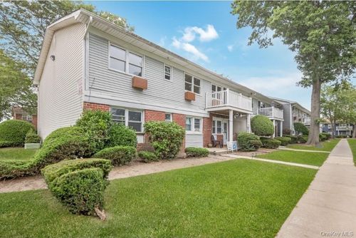 65-7A Hemlock Dr, Bay Shore, NY, 11706-2912 | Card Image