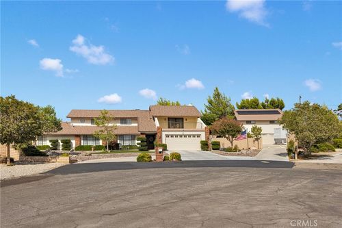 20080 Waco Ct, Apple Valley, CA, 92308-6158 | Card Image