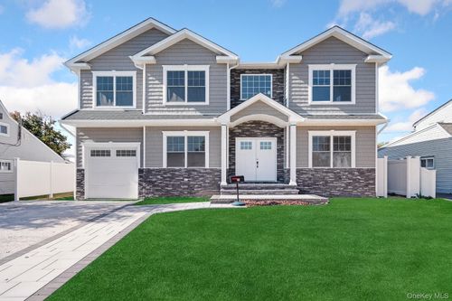 30 Virginia Rd, Syosset, NY, 11791-5721 | Card Image