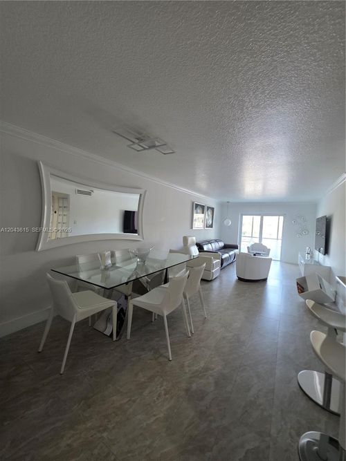 206-4670 W 13th Ln, Hialeah, FL, 33012-3280 | Card Image