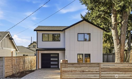 526 N 100th St, Seattle, WA, 98133-9302 | Card Image