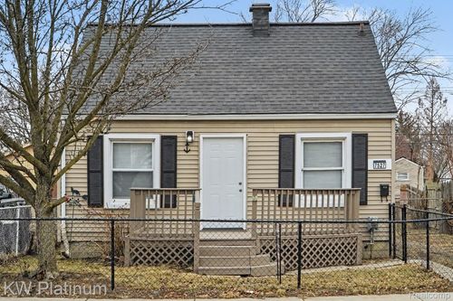 7527 Toepfer Rd, Warren, MI, 48091-3043 | Card Image