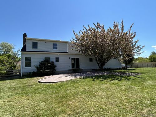 24 Kimberly Ct, Calverton, NY, 11933-1343 | Card Image