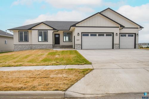 6601 E Fieldview St, Sioux Falls, SD, 57110-8840 | Card Image