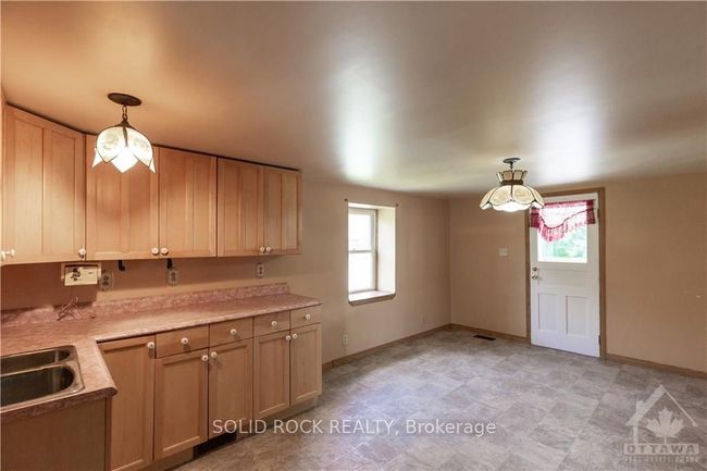 66 Augusta St, House other with 3 bedrooms, 2 bathrooms and 2 parking in South Dundas ON | Image 4