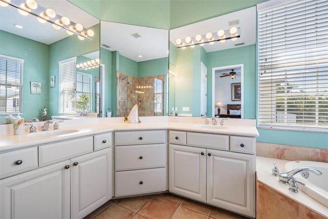 315 64 Th St, Condo with 3 bedrooms, 3 bathrooms and null parking in Holmes Beach FL | Image 28