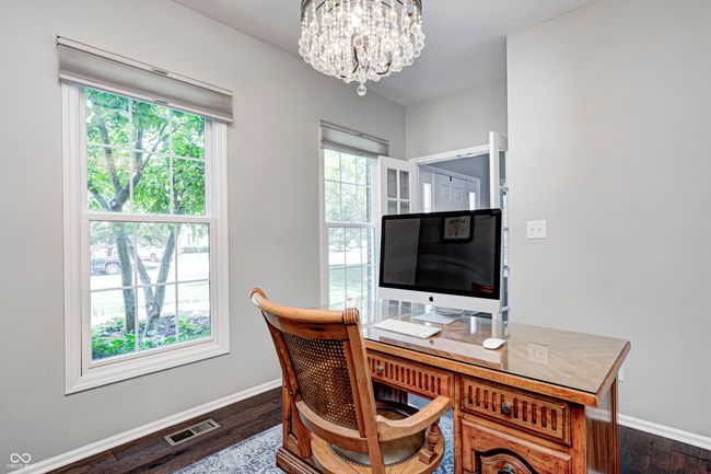 Main floor workspace or study | Image 19