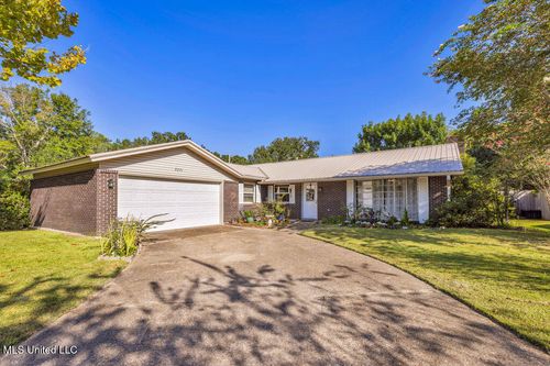 3201 Nottingham Rd, Ocean Springs, MS, 39564-4310 | Card Image