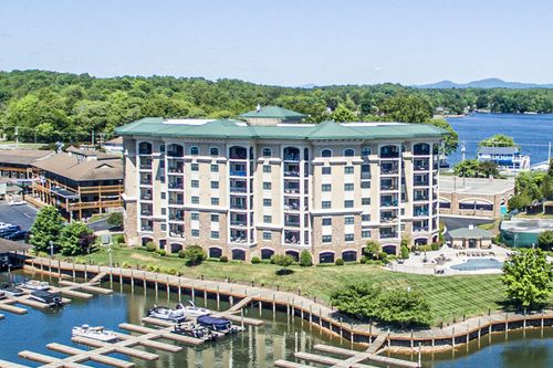 unit-102-100 Bridgewater Pointe Pl, Moneta, VA, 24121-6456 | Card Image