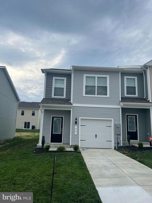 27 Cramsford St, FALLING WATERS, WV, 25419-3403 | Card Image