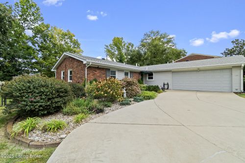 121 Blue Fields Rd, Louisville, KY, 40223-3305 | Card Image