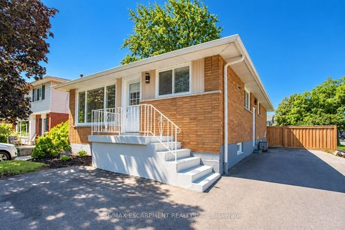 main-576 Turner Dr, Burlington, ON, L7L2W7 | Card Image