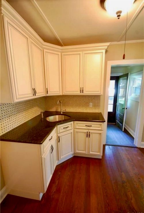 7 Oakland Ct, Warwick, NY, 10990-1511 | Card Image