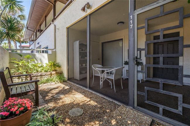 Outdoor seating | Image 4