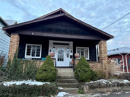 214 N Dawson St, Uhrichsville, OH, 44683-1758 | Card Image