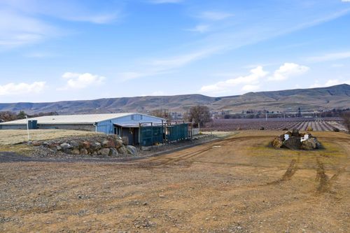 172701 W North River Rd, Prosser, WA, 99350-8285 | Card Image