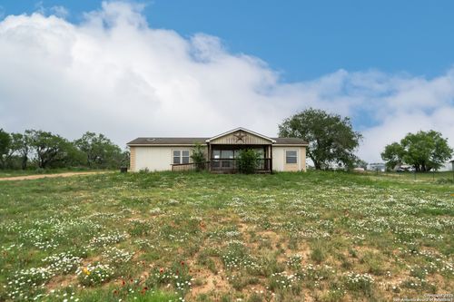 420 County Road 775, Devine, TX, 78016-4658 | Card Image